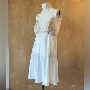 FLORA | Rosa Embroidered Chemise | Medium